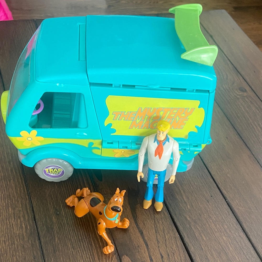 Scooby-Doo Mystery Machine Playset with Figures